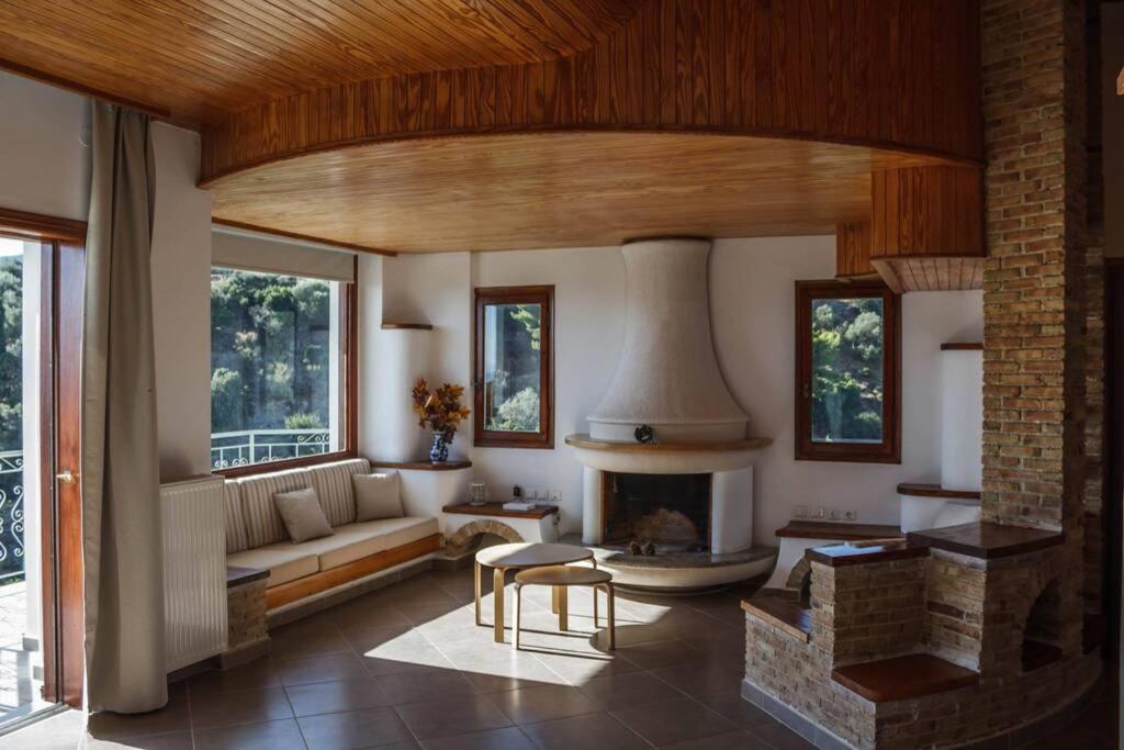 Four Seasons Relaxing Villa Akrata Bagian luar foto